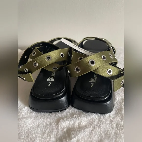 No Boundaries Olive Green Sandals - Picture 4 of 8